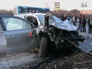 Рівне: внаслідок зіткнення Lanos та Skoda загинули 5 людей Рівне: внаслідок зіткнення Lanos та Skoda загинули 5 людей