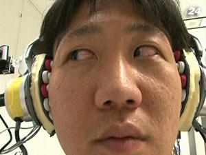 Легкими движениями глаз Вы сможете закачать или отрегулировать звук в телефоне