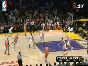 "Лейкерс" понадобилось 3 овертаймы, чтобы одолеть "Финикс" "Лейкерс" понадобилось 3 овертаймы, чтобы одолеть "Финикс"