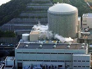 Возобновились работы по охлаждению реакторов на АЭС "Фукусима-1"