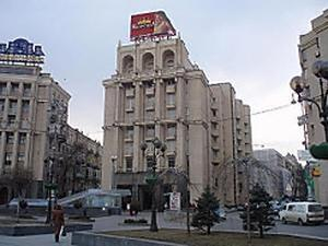 Киев: в отеле на Майдане Независимости обвалилась стена, есть жертвы