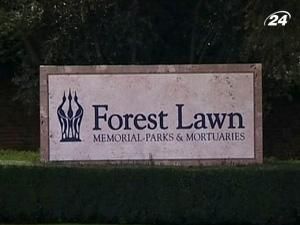 Элизабет Тейлор похоронили с опозданием - по завещанию Элизабет Тейлор похоронили с опозданием - по завещанию