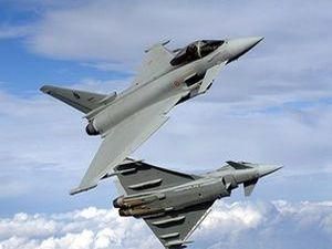 ВПС коаліції бомблять сили Каддафі під Адждабія ВПС коаліції бомблять сили Каддафі під Адждабія