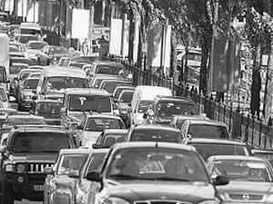 АвтоМайдан приїхав на Європейську площу в Києві, молоді регіони влаштували дрібну провокацію АвтоМайдан приїхав на Європейську площу в Києві, молоді регіони влаштували дрібну провокацію