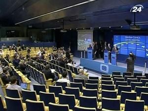 Саміт ЄС схвалив новий фонд у розмірі 700 млрд. євро Саміт ЄС схвалив новий фонд у розмірі 700 млрд. євро