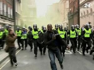Велика Британія: у заворушеннях поранення отримали понад 30 людей Велика Британія: у заворушеннях поранення отримали понад 30 людей