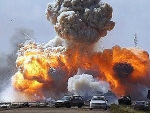 Французька авіація розбомбила командний центр сил Каддафі