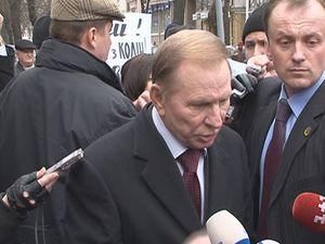 Кучма: Готов поклясться на Конституции и на Библии Кучма: Готов поклясться на Конституции и на Библии