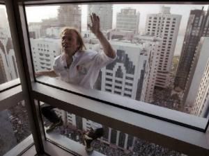 "Людина-павук" здолав найвищу будівлю в світі "Людина-павук" здолав найвищу будівлю в світі