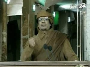 Каддафи призывает прекратить "варварские нападения" на Ливию 