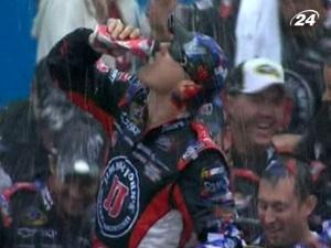 Кевин Харвик получил дебютную в сезоне победу