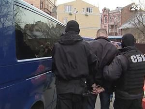 По подозрению во взятке задержаны четверо помощников судей