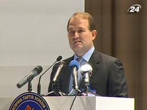 Медведчука допитали у справі Кучми Медведчука допитали у справі Кучми