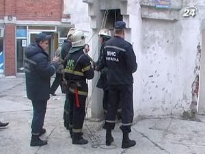 10-летняя девочка упала в вентиляционную шахту Дома быта 10-летняя девочка упала в вентиляционную шахту Дома быта