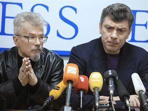 В России снова арестовали Лимонова и Немцова 