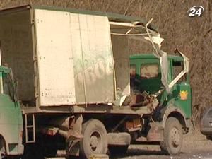 На Харківщині маршрутка з пасажирами не розминулася з вантажівкою На Харківщині маршрутка з пасажирами не розминулася з вантажівкою