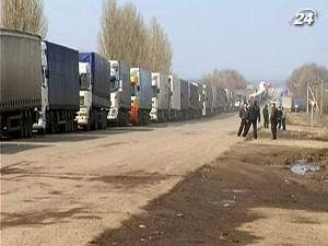 На україно-російському кордоні черга в три кілометри