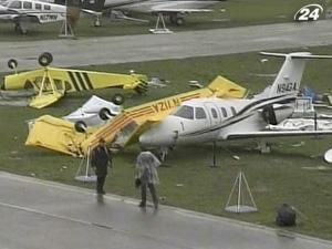 Американський штат Флорида потерпає від торнадо Американський штат Флорида потерпає від торнадо