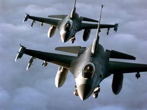 Ливия: Самолеты НАТО по ошибке разбомбили колонну повстанцев