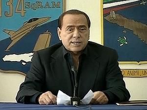 Берлускони прибыл в Тунис решать судьбу беженцев Берлускони прибыл в Тунис решать судьбу беженцев