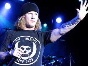 Velvet Revolver записала кілька треків із вокалістом Slipknot Velvet Revolver записала кілька треків із вокалістом Slipknot