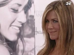 Актриса Дженнифер Энистон заинтересовалась карьерой певицы Актриса Дженнифер Энистон заинтересовалась карьерой певицы