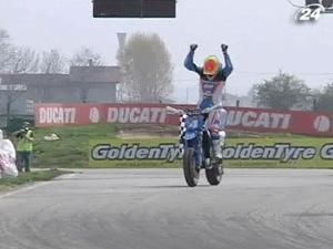 Чемпион Тома Шарер выиграл все три заезда стартового этапа Чемпион Тома Шарер выиграл все три заезда стартового этапа