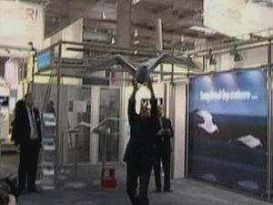 В Германии показали железную птицу, которая летает