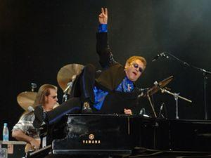 Элтон Джон выступит в Киеве в ноябре