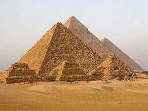 Возле египетских пирамид взорвалась бомба