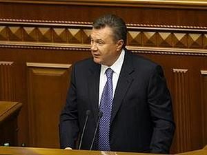 Янукович не исключает вынесения на референдум новой Конституции