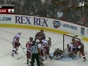 42 сейвы Кэма Ворда помогли "Каролине " одолеть "Детройт" 42 сейвы Кэма Ворда помогли "Каролине " одолеть "Детройт"