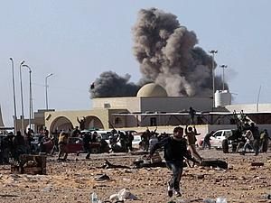 НАТО вновь нанесло авиаудары по повстанцам в Ливии