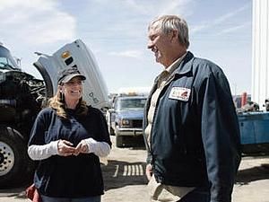 Американка сделала своему другу предложение по объявлению в газете Американка сделала своему другу предложение по объявлению в газете