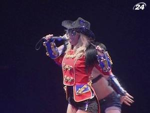 Альбом Бритни Спирс "Femme Fatale" возглавил хит-парад Billboard 