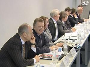 Розподіл смуг під 3G знову затримується Розподіл смуг під 3G знову затримується