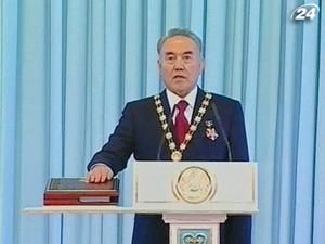 Назарбаев принес присягу на верность казахскому народу Назарбаев принес присягу на верность казахскому народу