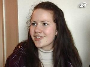 Школярка Олена: Класні відчуття, коли б'є електричним струмом Школярка Олена: Класні відчуття, коли б'є електричним струмом