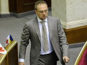 Власенко: Благодаря антикоррупционному закону чиновники 2 года не будут декларировать доходы Власенко: Благодаря антикоррупционному закону чиновники 2 года не будут декларировать доходы