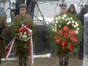 Польская делегация возложила венки к мемориалу Качиньского 