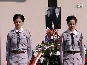 Сьогодні по всій Польщі відбуваються меморіальні служби за загиблими
