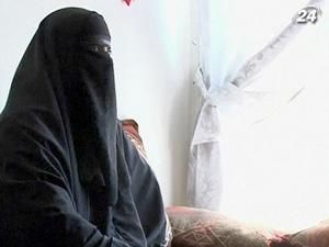 Полиция задержала в Париже 2 женщин в парандже Полиция задержала в Париже 2 женщин в парандже