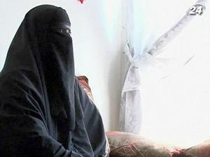 Полиция задержала в Париже 2 женщин в парандже