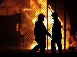 У Києві вночі горів склад з мастилами, фарбами і розчинниками У Києві вночі горів склад з мастилами, фарбами і розчинниками