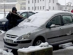 Снегопад нарушил работу транспорта в различных регионах Боснии Снегопад нарушил работу транспорта в различных регионах Боснии