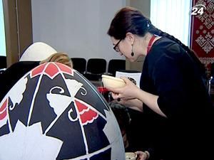 В столице к Пасхальным праздникам разрисовали 26 метровых гипсовых писанок В столице к Пасхальным праздникам разрисовали 26 метровых гипсовых писанок
