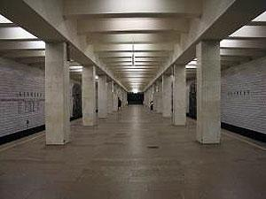 Москва: студент бросился под поезд метро