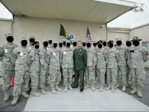 Китаєць обманював іммігрантів, записуючи їх до неіснуючої армії Китаєць обманював іммігрантів, записуючи їх до неіснуючої армії