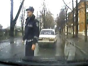 На Донеччині звільнили даішника, який матюкався На Донеччині звільнили даішника, який матюкався