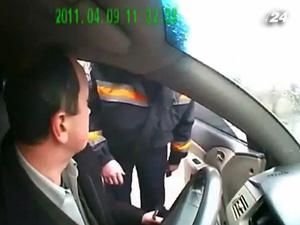 Донецького ДАІвця звільнили за те, що він грубо облаяв водія Донецького ДАІвця звільнили за те, що він грубо облаяв водія